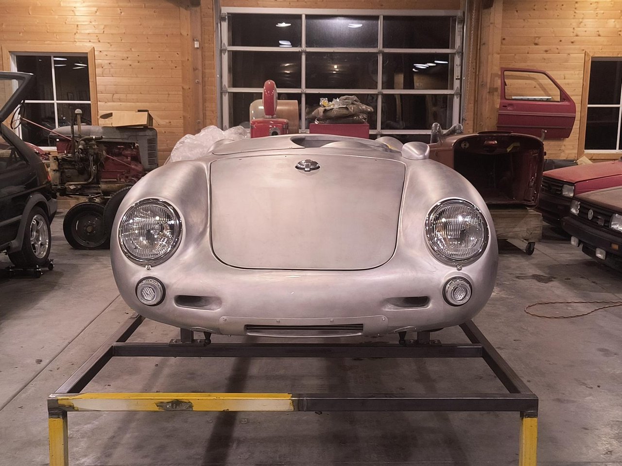 Hand-formed aluminium 550 Spyder body, front three-quarter view