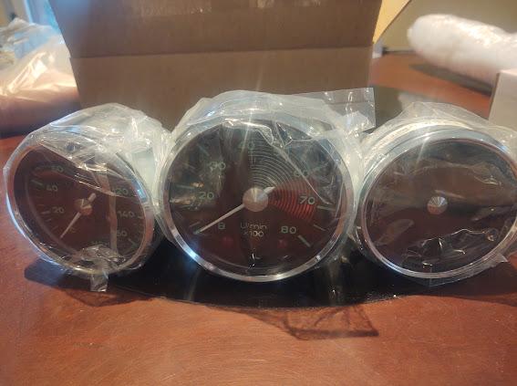 Tachometer and gauge set, as supplied