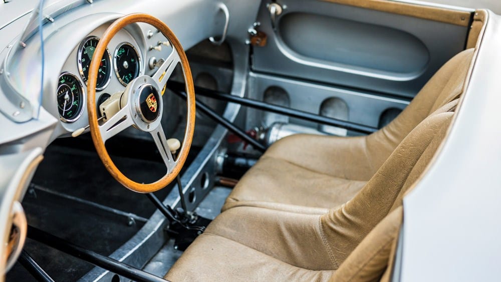 The cockpit with bucket seats and roll bar