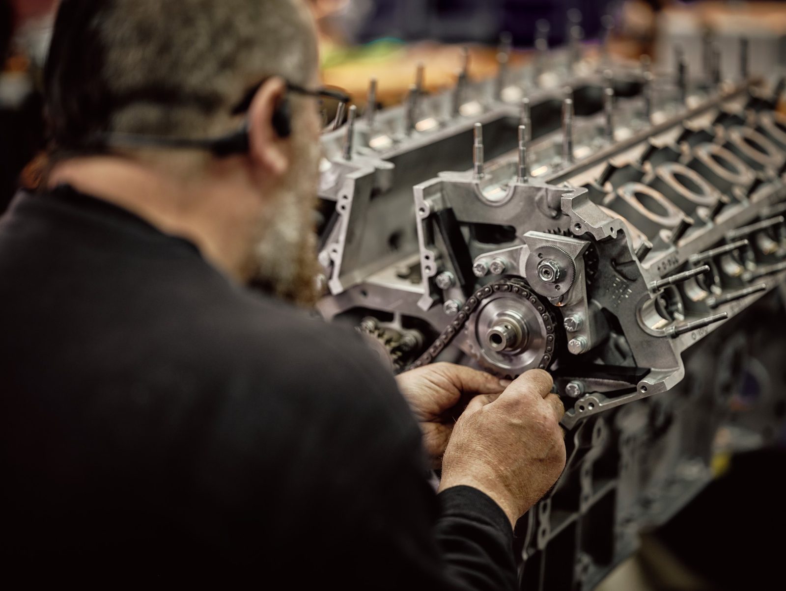 Building The Legend craftsman assembling the tera® V12